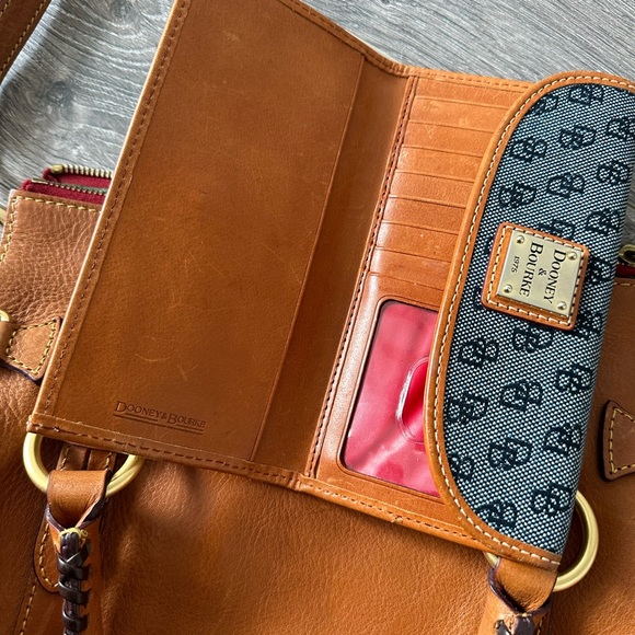 Dooney and Bourne florentine satchel with wallet - Picture 8 of 8